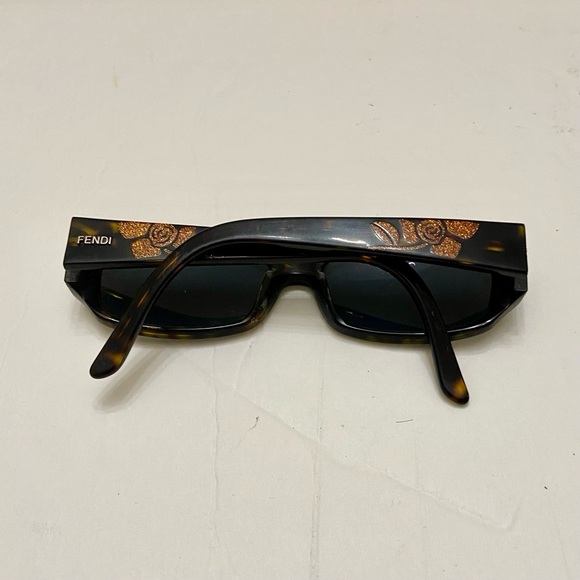 Fendi, Brown Tortoise Sunglasses with Gold Floral Design F924 215 135 - Picture 12 of 15